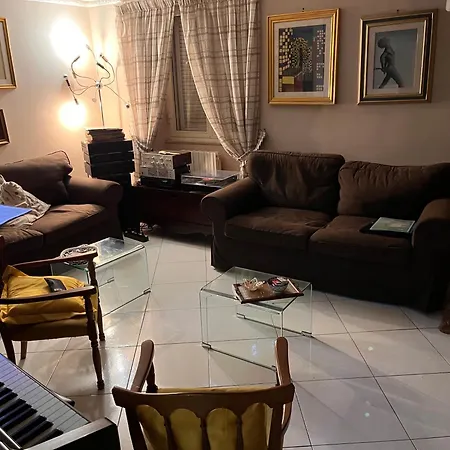 Matrimoniale Ampia Con Bagno Privato In Condiviso * Napoli