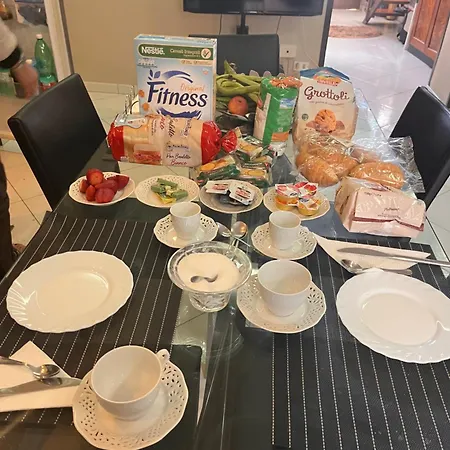 Matrimoniale Ampia Con Bagno Privato In Condiviso Alloggio in famiglia *